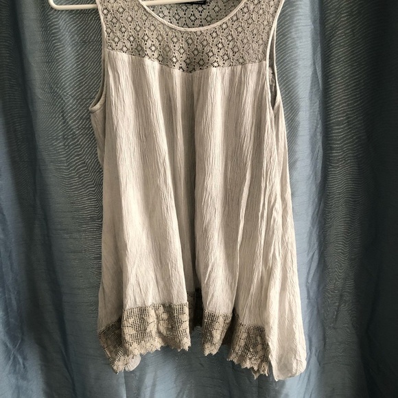 Papa Vancouver 100% cotton sleeveless Lacey top for those summer adventures! - Picture 5 of 10